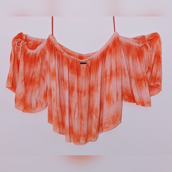 Size Medium Off Shoulder Peach Summer Top by "Billabong" - Picture 2 of 4